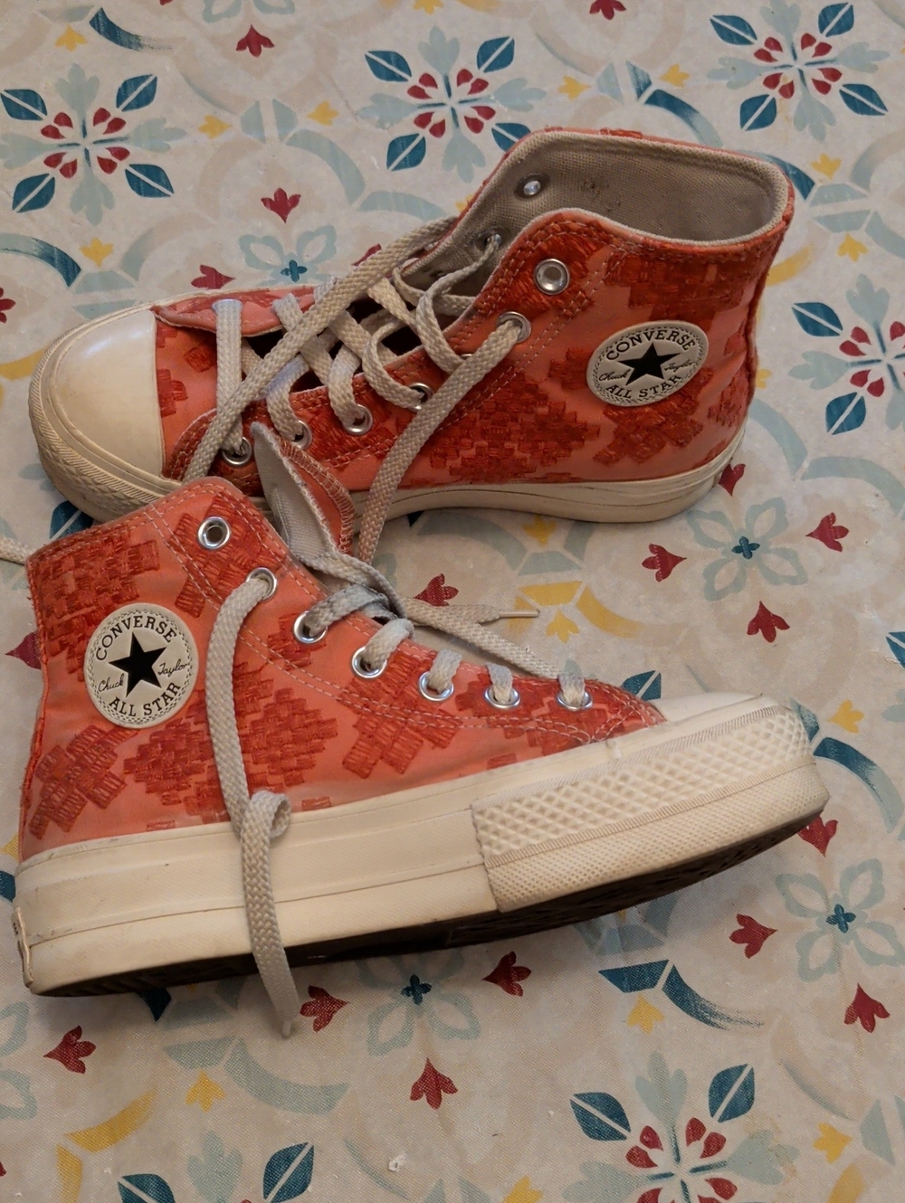 Chuck Taylors Women's
